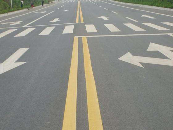 如何在不同路段選擇合適的道路標志涂料？